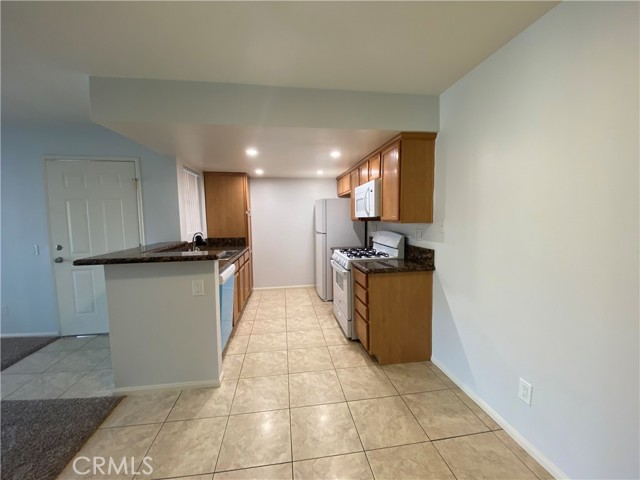 Detail Gallery Image 2 of 16 For 1333 Massachusetts Ave #203,  Riverside,  CA 92507 - 2 Beds | 1 Baths