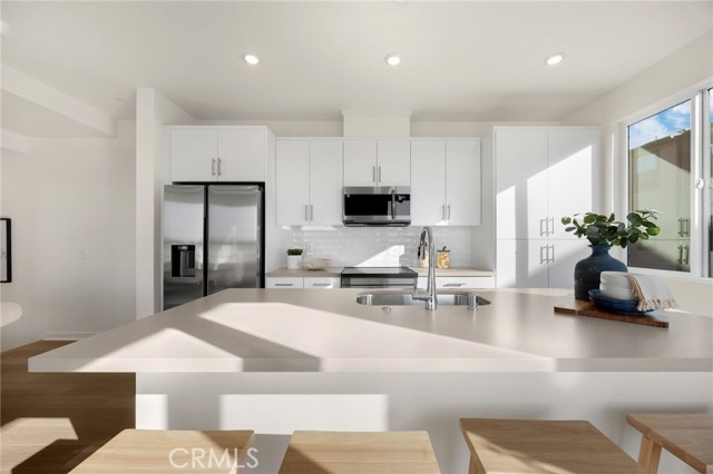 Detail Gallery Image 14 of 62 For 109 S Laxore St #306,  Anaheim,  CA 92804 - 2 Beds | 2/1 Baths