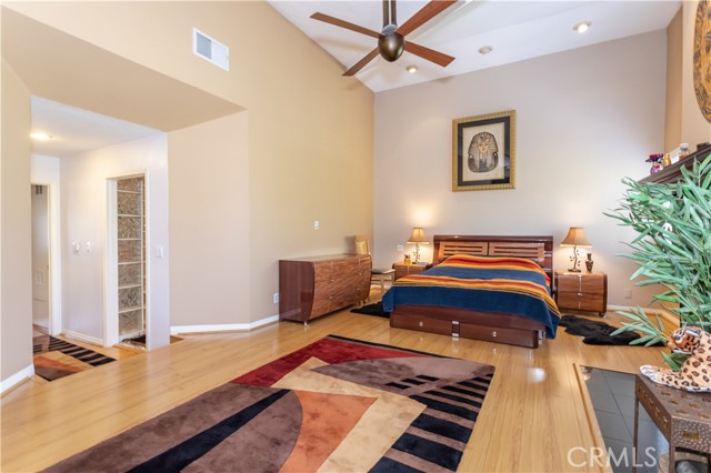Detail Gallery Image 18 of 27 For 18730 Hatteras St #2,  Tarzana,  CA 91356 - 3 Beds | 2/1 Baths