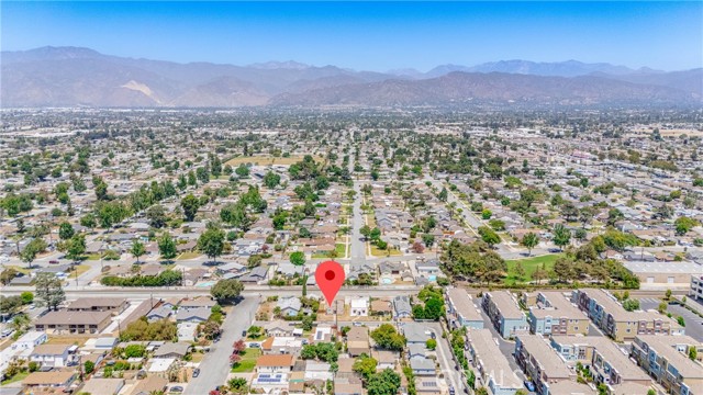 265 W Pershing Court, Covina CA: https://media.crmls.org/medias/506014fc-55fc-40fe-972c-a25dbd22a39b.jpg