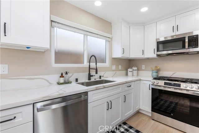 Detail Gallery Image 3 of 24 For 755 S Brea Bld, Brea,  CA 92821 - 3 Beds | 2/1 Baths