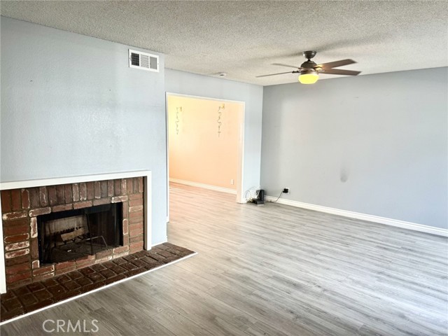 Detail Gallery Image 7 of 43 For 1929 Glenoaks #122,  San Fernando,  CA 91340 - 2 Beds | 3 Baths