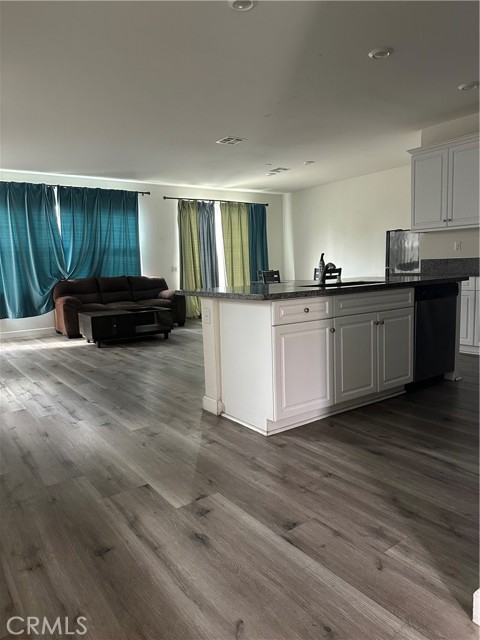 Detail Gallery Image 3 of 22 For 2066 E Journal Privado, Ontario,  CA 91764 - 4 Beds | 2/1 Baths