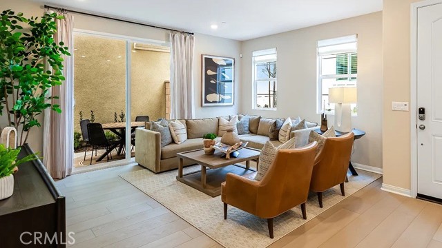 Detail Gallery Image 4 of 22 For 1676 Phantom Ln, Rialto,  CA 92376 - 3 Beds | 2/1 Baths