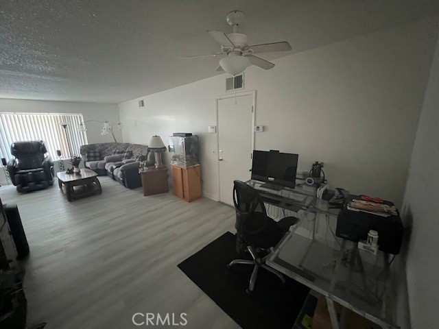 Detail Gallery Image 16 of 73 For 1140 Amberwood Dr, Hemet,  CA 92543 - 2 Beds | 2 Baths