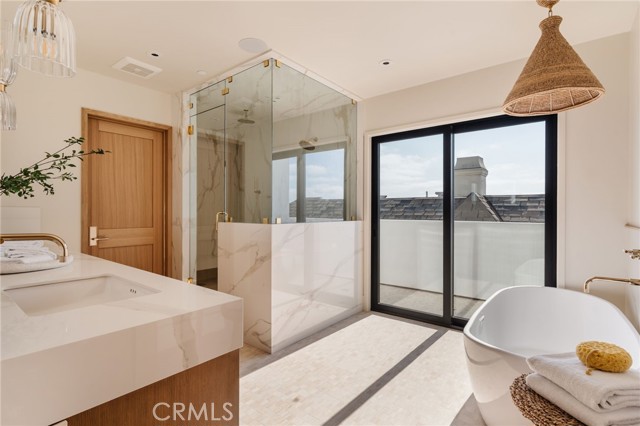 876 5th Street, Manhattan Beach, California 90266, 5 Bedrooms Bedrooms, ,6 BathroomsBathrooms,Residential,For Sale,5th,SB25164993