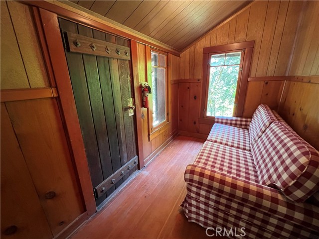 28879 Sycamore, Lake Arrowhead CA: https://media.crmls.org/medias/5062aaf0-430a-4d09-b54b-10f4b5985959.jpg