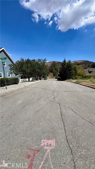 5419 Pacific Crest Drive, Wrightwood CA: https://media.crmls.org/medias/5062e3e7-fb40-443f-80f0-af89b6f6f5f4.jpg