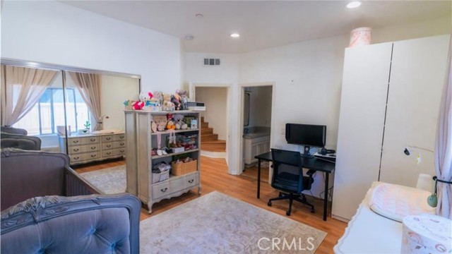 Detail Gallery Image 7 of 11 For 423 E Providencia, Burbank,  CA 91501 - 2 Beds | 3 Baths