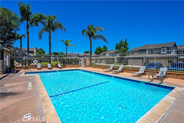 818 Live Oak Place, Corona CA: https://media.crmls.org/medias/50656eb6-2698-4717-be23-2cd59dce6483.jpg