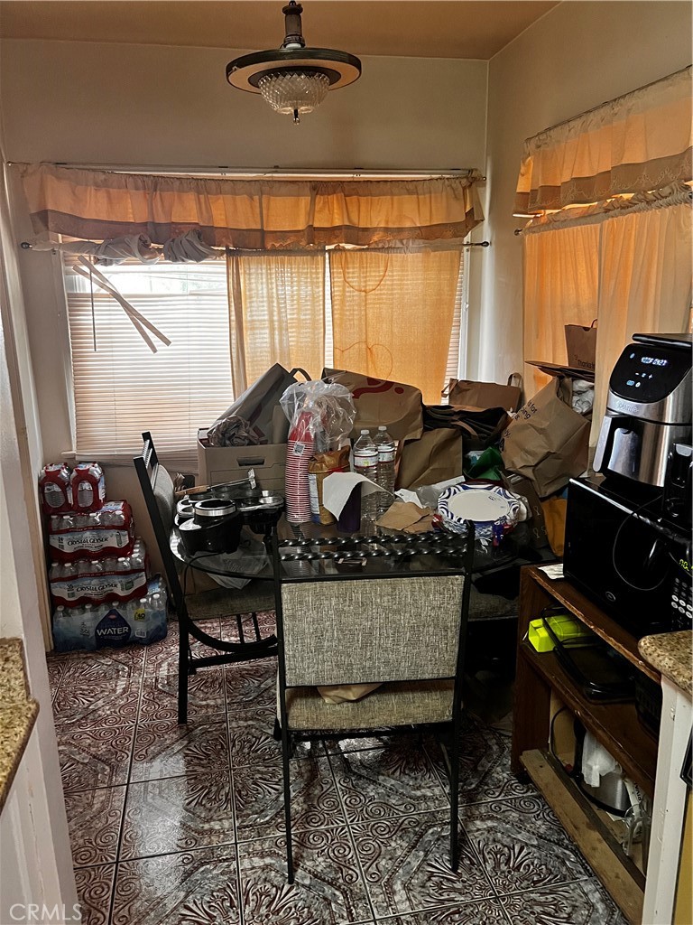 https://media.crmls.org/medias/506611f8-cbaf-4ac0-be47-1b983d017c10.jpg?preset=X-Large