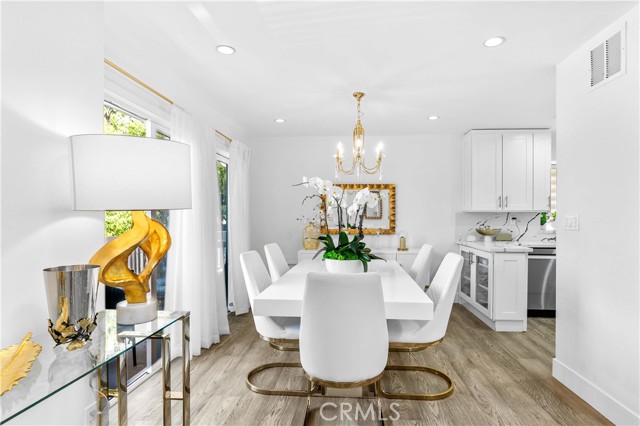 456 E San Jose Avenue, Burbank CA: https://media.crmls.org/medias/50664ff5-fcdc-45c4-9d84-0982641a7c55.jpg