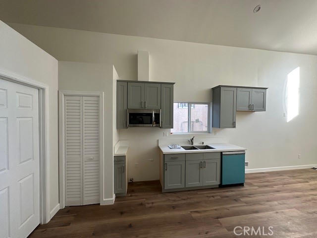 Detail Gallery Image 6 of 30 For 5507 S Manhattan Place, Los Angeles,  CA 90062 - 12 Beds | 8 Baths