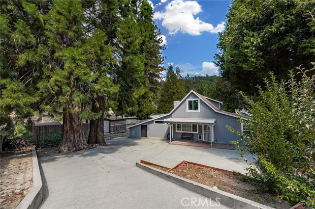 Detail Gallery Image 1 of 50 For 320 Skyview Ln, Crestline,  CA 92322 - 4 Beds | 2 Baths