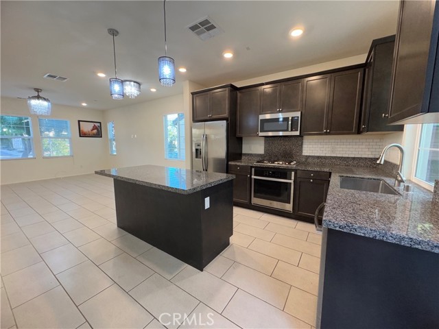 Detail Gallery Image 3 of 23 For 16070 Huckleberry, Chino,  CA 91708 - 4 Beds | 3 Baths