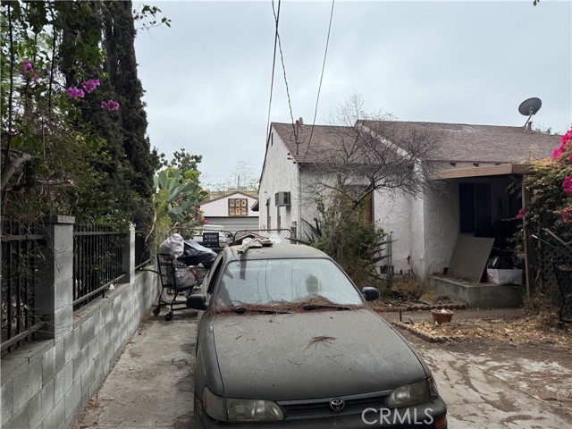Detail Gallery Image 2 of 4 For 6928 Gentry Ave, North Hollywood,  CA 91605 - 3 Beds | 1 Baths