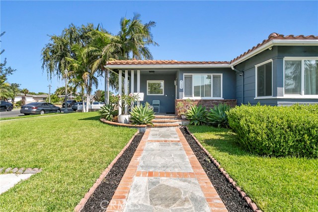 715 W South Street, Anaheim CA: https://media.crmls.org/medias/50692b5f-b9eb-47a0-94a8-8ce35b4ee113.jpg