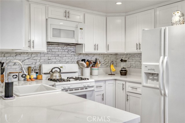 Detail Gallery Image 10 of 33 For 15155 Sherman Way #14,  Van Nuys,  CA 91405 - 1 Beds | 1 Baths