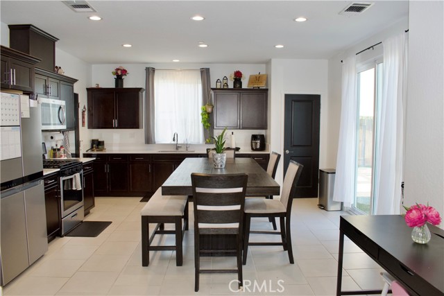 4136 N Vaughan Avenue, Fresno CA: https://media.crmls.org/medias/506999de-c014-4224-acf9-89d0e3fe9292.jpg
