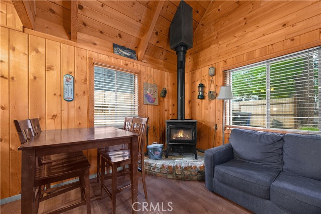 Detail Gallery Image 17 of 27 For 747 Holmes Ln, Sugarloaf,  CA 92386 - 2 Beds | 1 Baths
