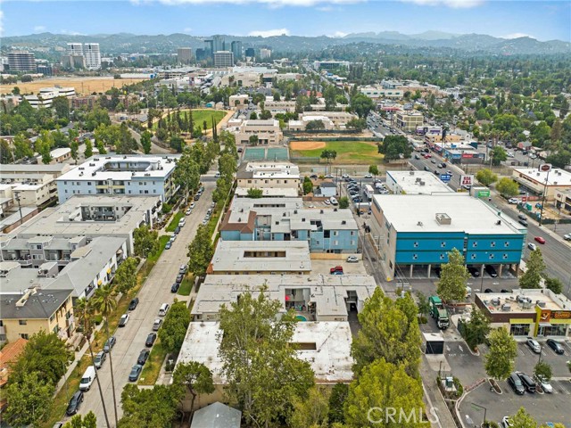 7049 Vassar Avenue, Canoga Park CA: https://media.crmls.org/medias/506a1b3a-b700-409a-b690-91e358ba8311.jpg