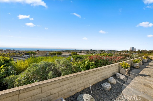 Detail Gallery Image 5 of 33 For 1401 Seacrest Dr, Corona Del Mar,  CA 92625 - 4 Beds | 3 Baths