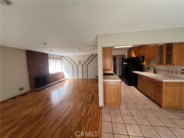 Detail Gallery Image 4 of 23 For 8294 E Carburton, Long Beach,  CA 90808 - 4 Beds | 2 Baths