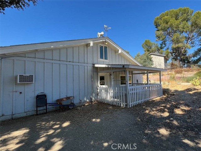 Detail Gallery Image 1 of 5 For 27551 Trail Ridge Rd a,  Canyon Country,  CA 91387 - 1 Beds | 1 Baths