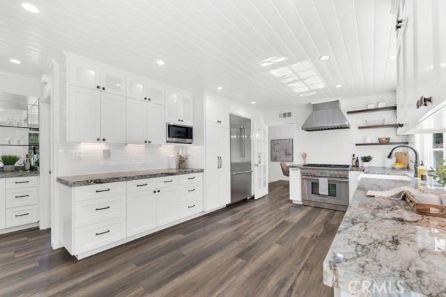 Detail Gallery Image 6 of 25 For 21438 Mulholland, Woodland Hills,  CA 91364 - 5 Beds | 3 Baths