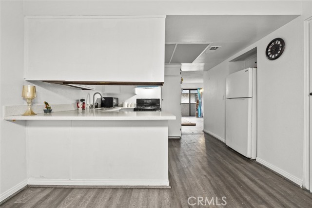 Detail Gallery Image 5 of 34 For 8801 Willis Ave #34,  Panorama City,  CA 91402 - 2 Beds | 2 Baths