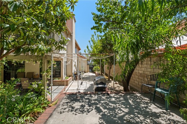 25215 Hazelcrest Lane, Stevenson Ranch CA: https://media.crmls.org/medias/506df884-6a00-499a-a2d9-6add540a5a70.jpg