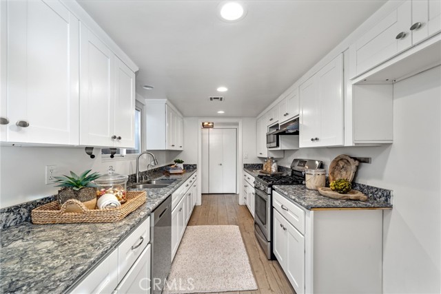 2701 Valley Drive, Manhattan Beach, California 90266, 4 Bedrooms Bedrooms, ,2 BathroomsBathrooms,Residential,Sold,Valley,SB23158108