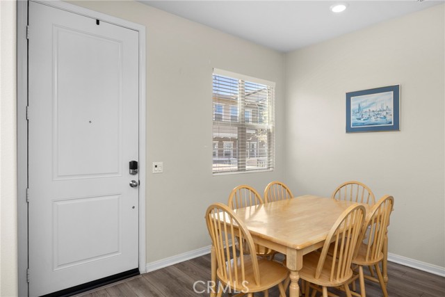 Detail Gallery Image 7 of 27 For 22886 Concord, Saugus,  CA 91350 - 2 Beds | 2/1 Baths