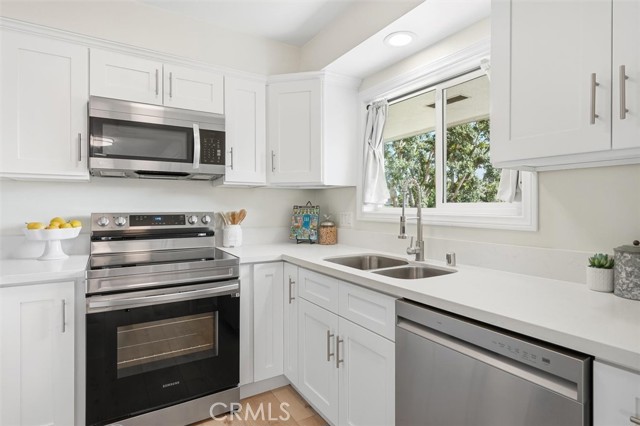 Detail Gallery Image 7 of 29 For 23005 Nadine Cir #B,  Torrance,  CA 90505 - 2 Beds | 1/1 Baths