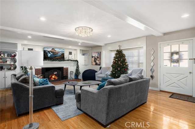 Detail Gallery Image 12 of 69 For 2964 Lombardy Rd, Pasadena,  CA 91107 - 4 Beds | 3 Baths