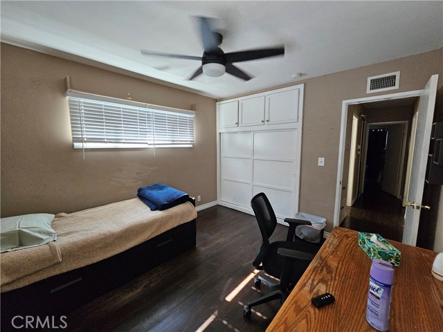 5573 Bonnie Brae Street, Montclair CA: https://media.crmls.org/medias/50704458-1b65-4aff-a140-fb122d9fc434.jpg