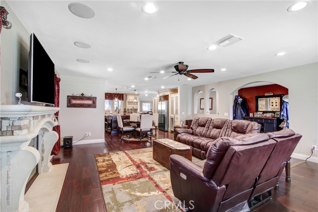 Detail Gallery Image 5 of 45 For 533 Woodhaven Ct, Upland,  CA 91786 - 4 Beds | 3/1 Baths