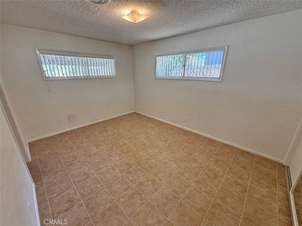 https://media.crmls.org/medias/50722e3b-e6d4-45d3-b38d-1fa8a87c1a79.jpg?preset=X-Large