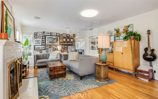 Detail Gallery Image 2 of 36 For 4603 Longridge, Sherman Oaks,  CA 91423 - 3 Beds | 2 Baths