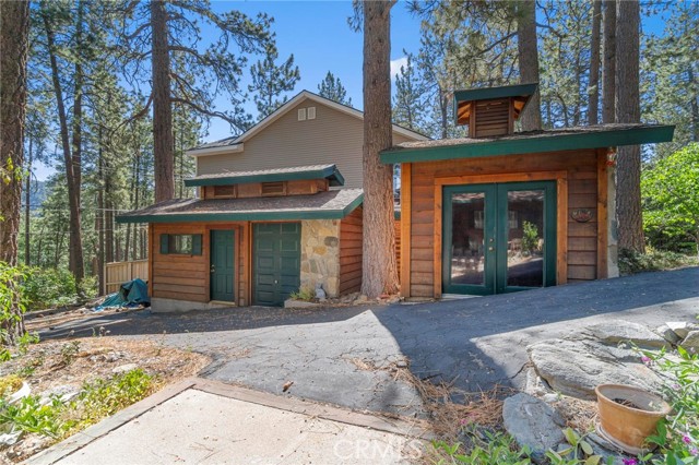 996 Eagle Road, Wrightwood CA: https://media.crmls.org/medias/5072c0a0-02fb-46d0-b47e-5fd52f27ca45.jpg
