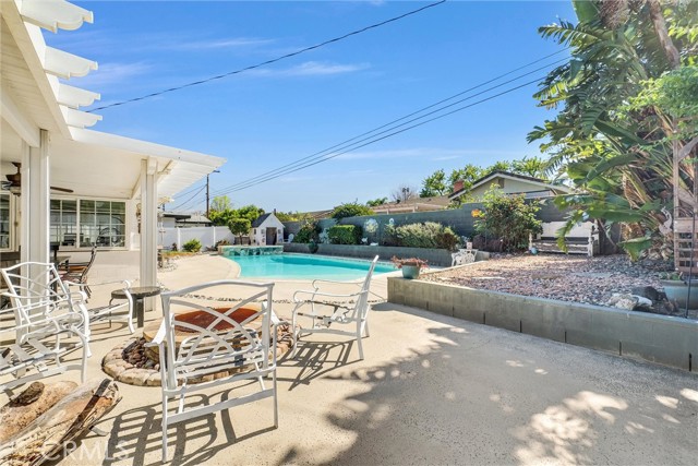 Detail Gallery Image 25 of 34 For 350 E Hacienda, Corona,  CA 92879 - 3 Beds | 2/1 Baths