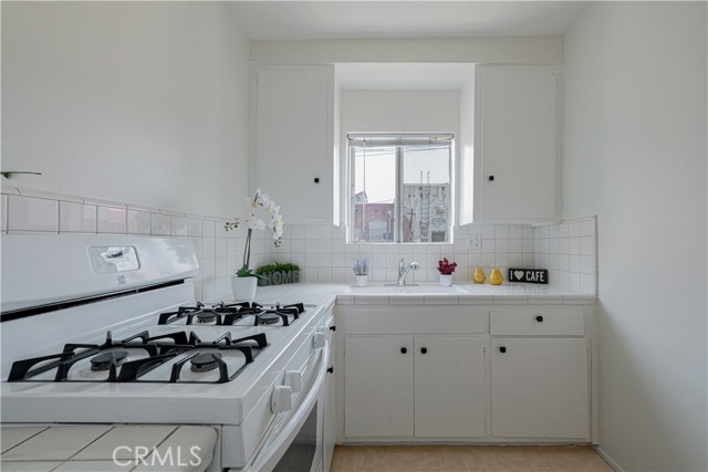 Detail Gallery Image 10 of 21 For 118 S Manhattan Pl #6,  Los Angeles,  CA 90004 - 1 Beds | 1 Baths
