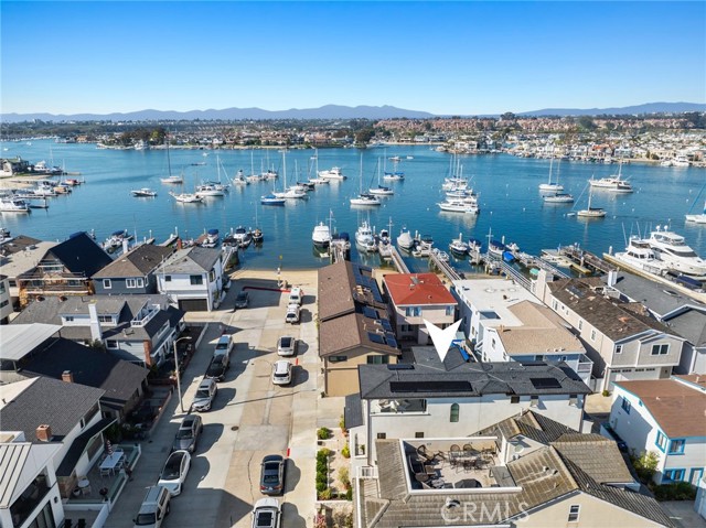 318 Coronado Street, Newport Beach CA: https://media.crmls.org/medias/5073b369-46f4-416d-88fe-65b10a2669d7.jpg