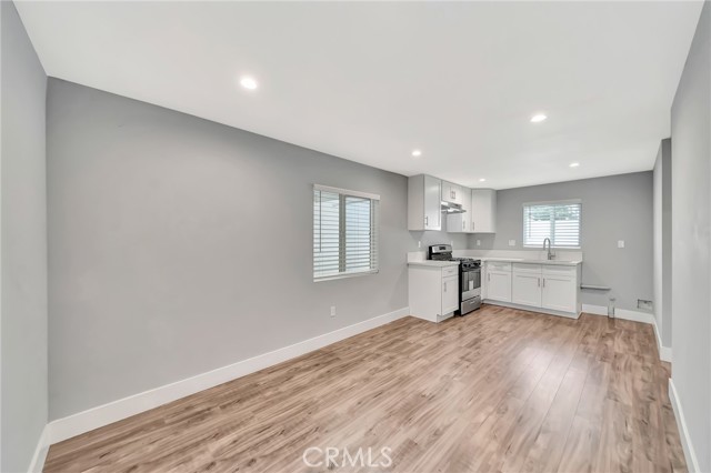 Detail Gallery Image 4 of 10 For 7958 Amestoy Ave, Van Nuys,  CA 91406 - 1 Beds | 1 Baths