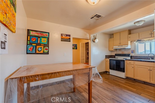 9668 W Rosamond Boulevard, Rosamond CA: https://media.crmls.org/medias/5073c6ad-16c0-4211-bccf-bca6500e1be4.jpg