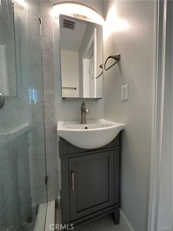 Detail Gallery Image 16 of 20 For 260 Linda Rosa Ave #1,  Pasadena,  CA 91107 - 3 Beds | 3 Baths