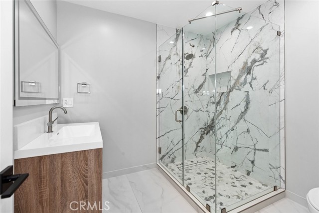 Detail Gallery Image 5 of 29 For 5954 Carpenter Ave, Valley Village,  CA 91607 - 3 Beds | 2 Baths