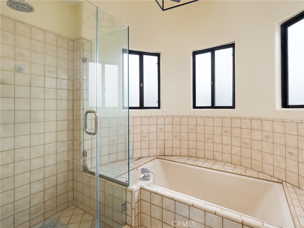 https://media.crmls.org/medias/507676a9-b529-46b3-ad75-89f6a8bfbb07.jpg?preset=X-Large