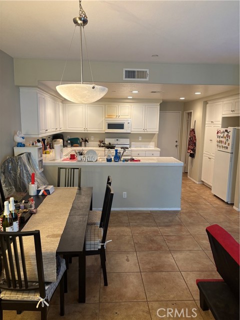 Detail Gallery Image 5 of 17 For 15903 Fountain Ln, Chino,  CA 91708 - 2 Beds | 2/1 Baths