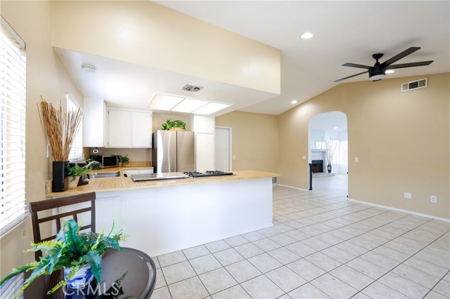 Detail Gallery Image 6 of 30 For 183 N Torn Ranch Rd, Lake Elsinore,  CA 92530 - 3 Beds | 2 Baths